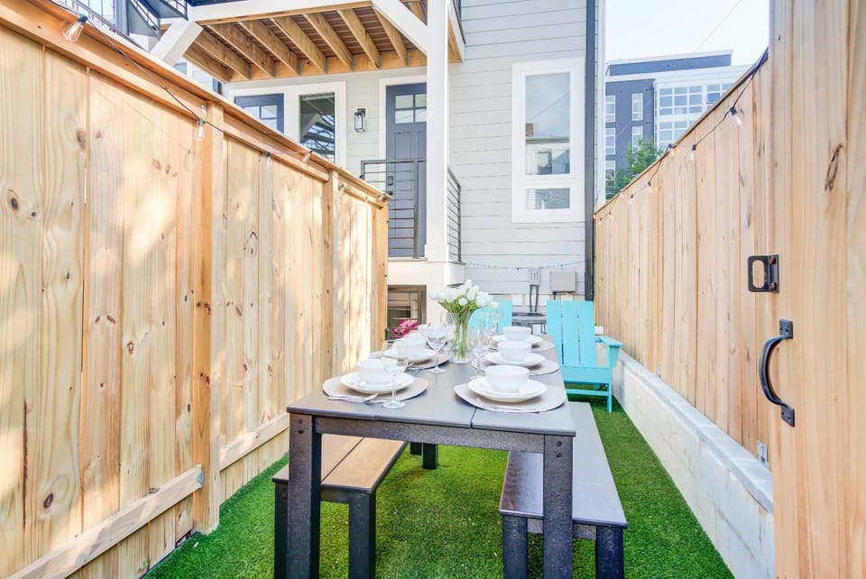 Luxury DC-Themed 6BR - Parking - 2 Blocks to Metro Apartment in District of Columbia