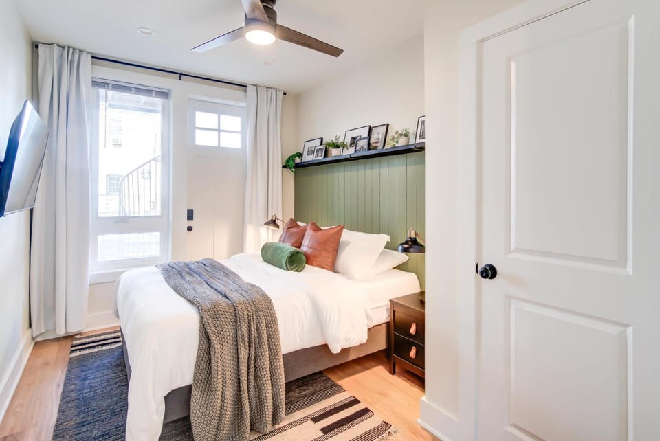 Luxury DC-Themed 6BR - Parking - 2 Blocks to Metro Apartment in District of Columbia