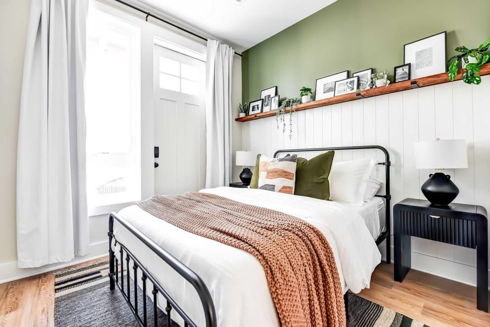Luxe 6-BR Rooftop Patio - Parking - Metro Apartment in District of Columbia