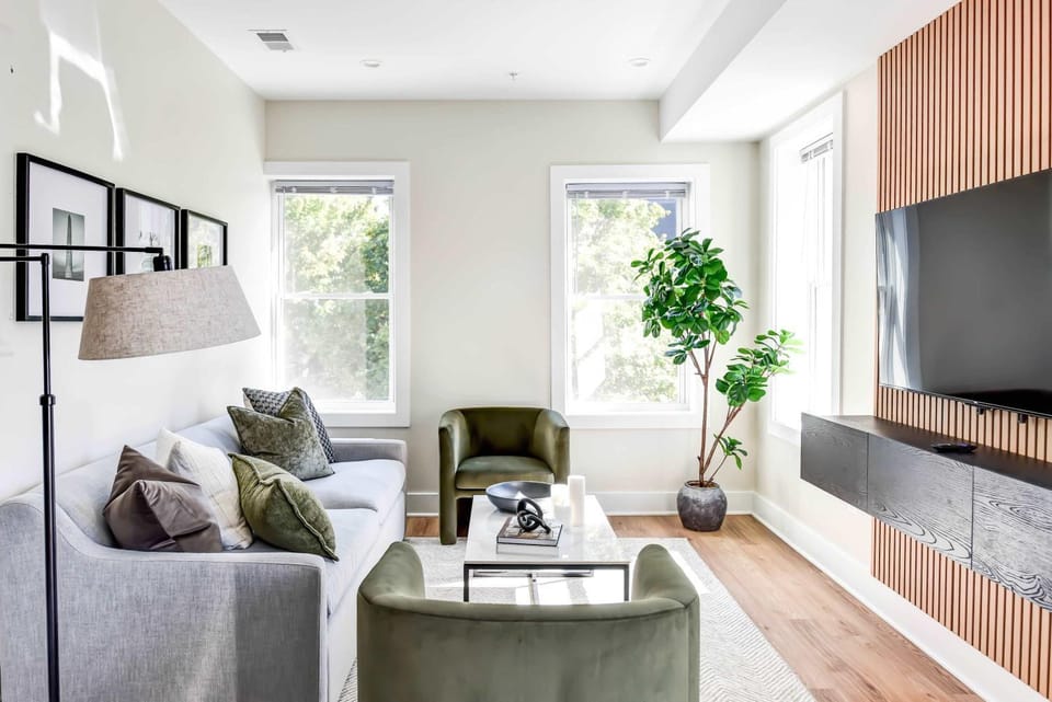 Luxury 12-BR DC Mansion- Rooftop Patio -Sleeps 28 House in District of Columbia