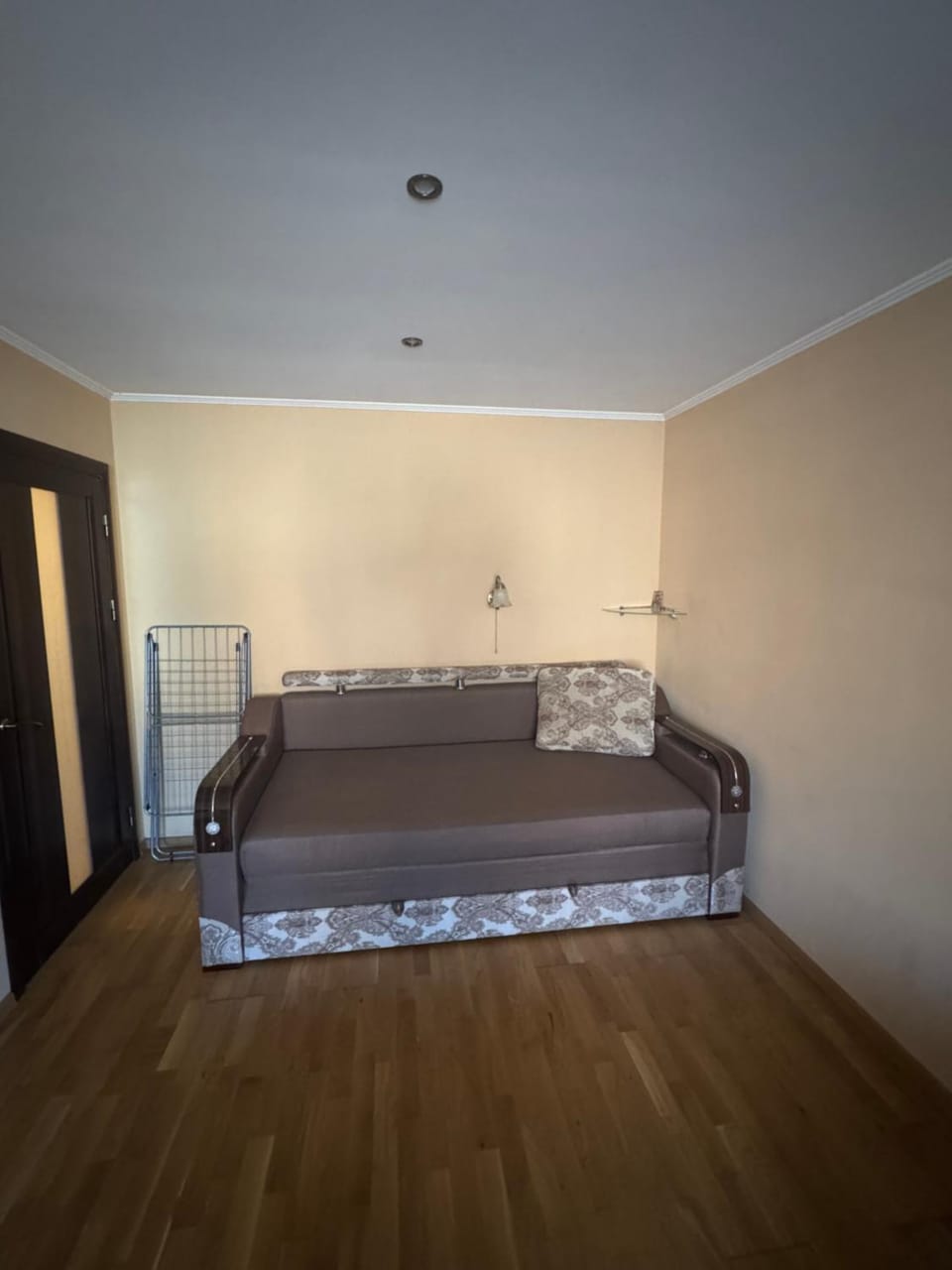 Унікаляні апартаменти на території санаторію Квітка Полонини Apartment in Kvitka двохповерховий будинок позаду бювету Apartment in Ukraine