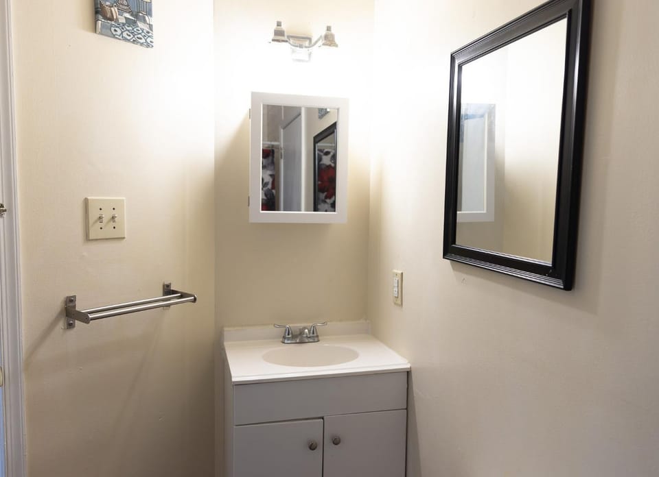 Spacious 2 bedrooms with comfort Apartment in Upper Darby