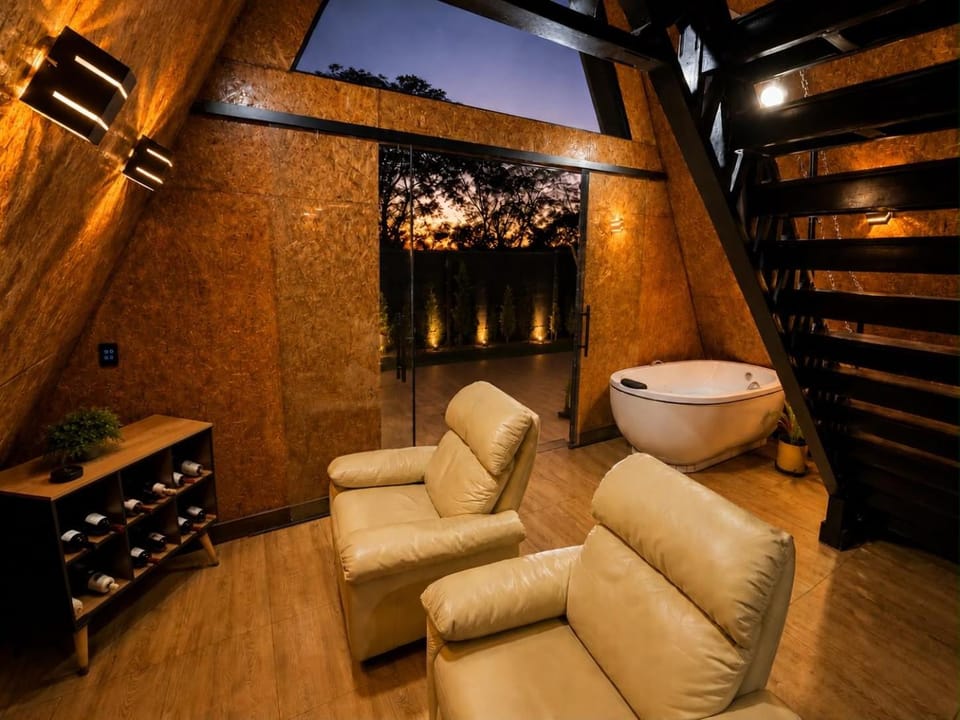 Communal lounge/ TV room, Hot Spring Bath, Living room, Meeting/conference room, Bath, soundproof