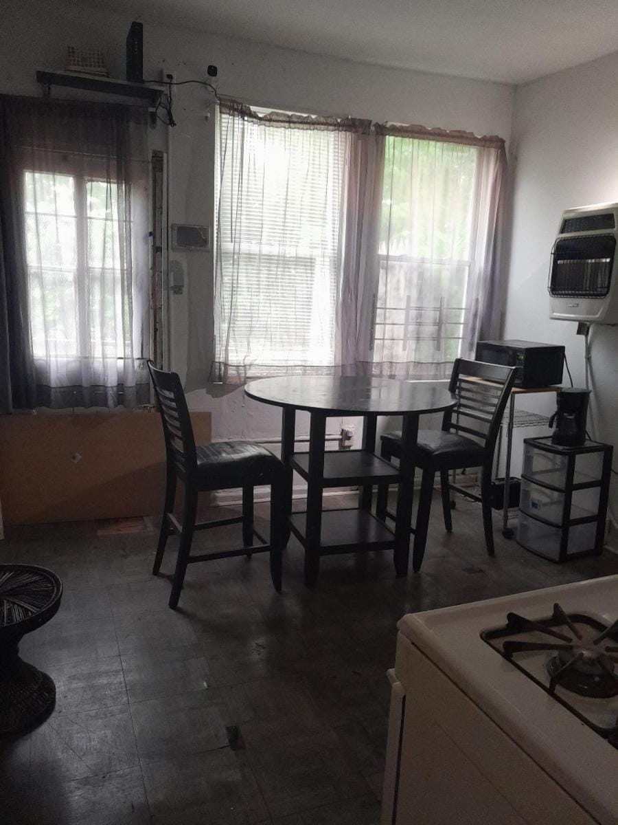 Sinai Hospital room w den attached Vacation rental in Baltimore