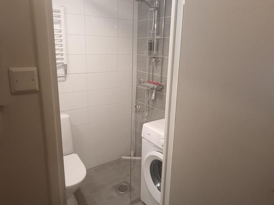 Studio with adjustable beds at downtown near trainstation, beach and Kuusisaari Apartment in Finland