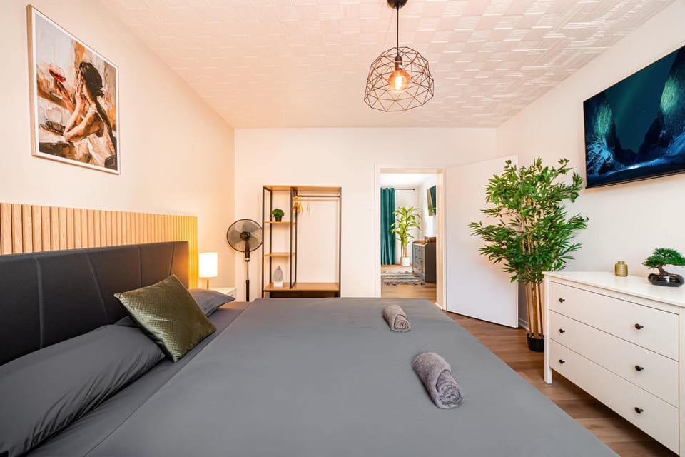 Bed, Bedroom