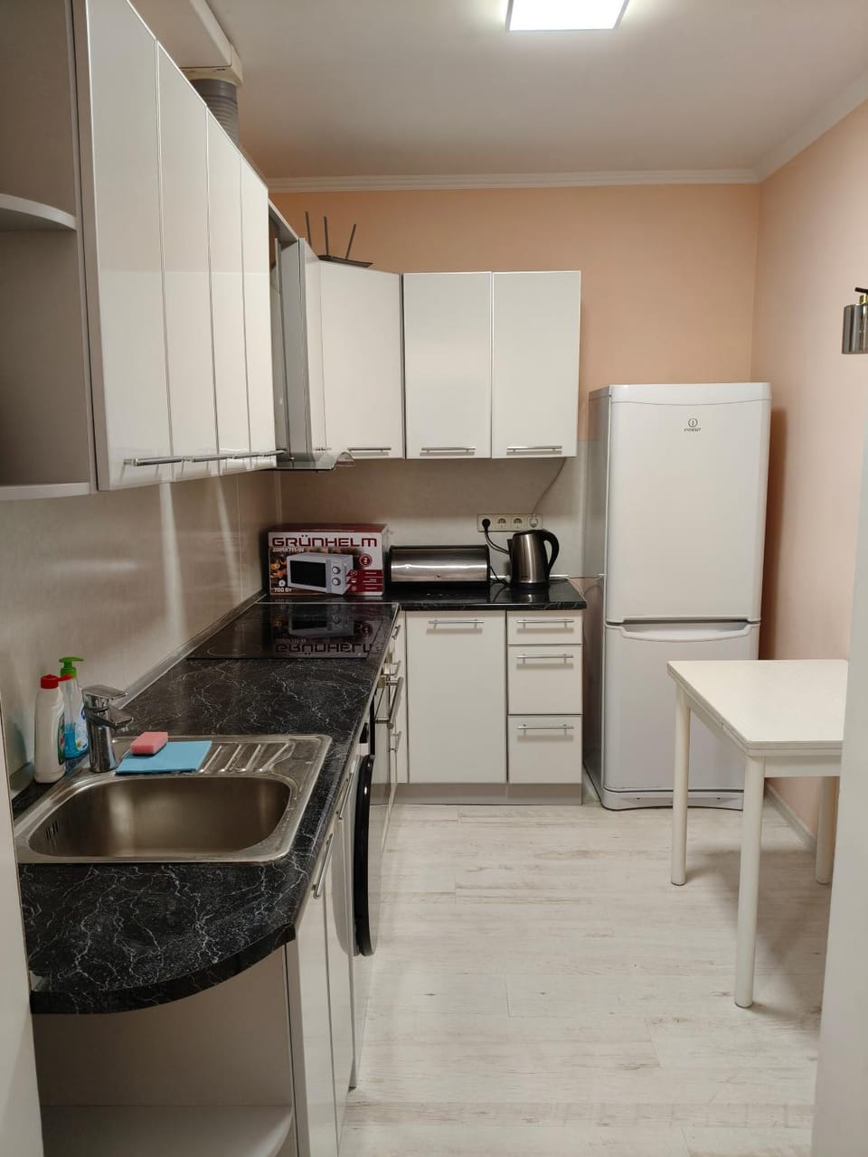 Двухкомнатные апартаменты у моря 36ш Apartment in Odessa Oblast