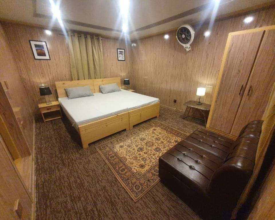 Bed, Photo of the whole room, Seating area, Bedroom, wardrobe