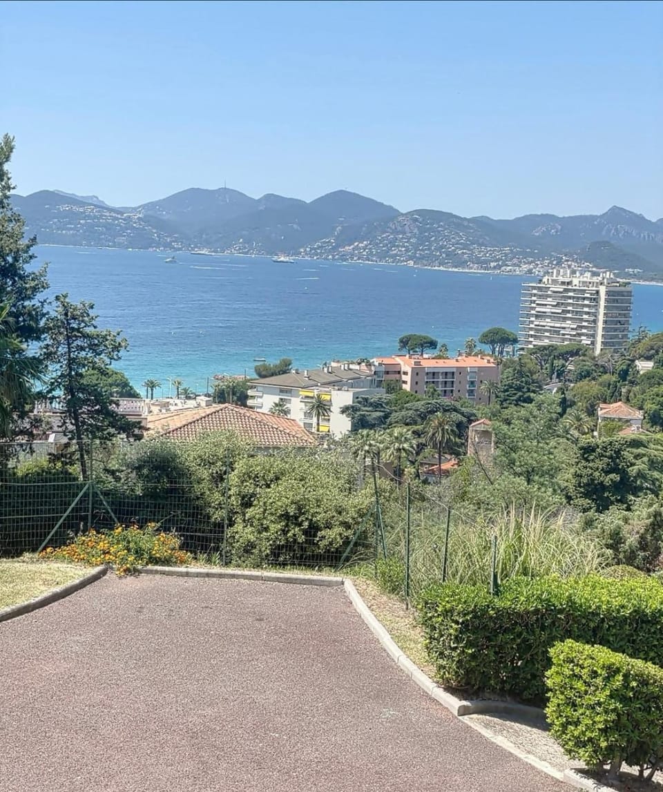 Evasion à Cannes - vue mer - Terrasse - Piscine Apartment in Cannes