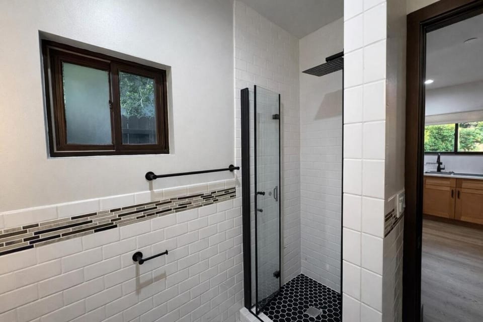 Private 1B1B Home in Pasadena & Parking House in Altadena