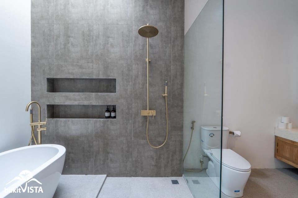 Shower, Toilet, Bath