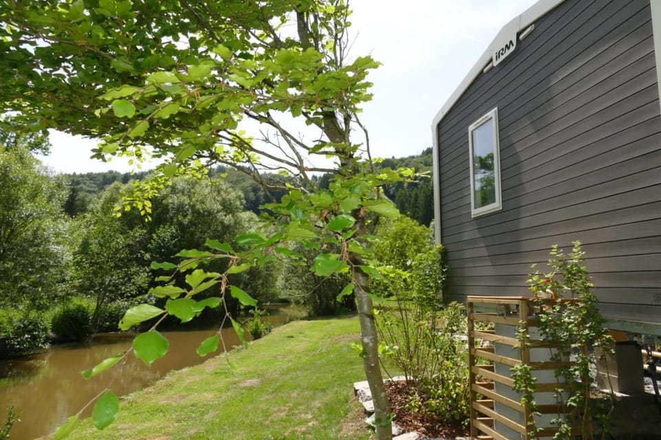 Sideschlee Chalet aan het water Campground/ 
RV Resort in Luxembourg