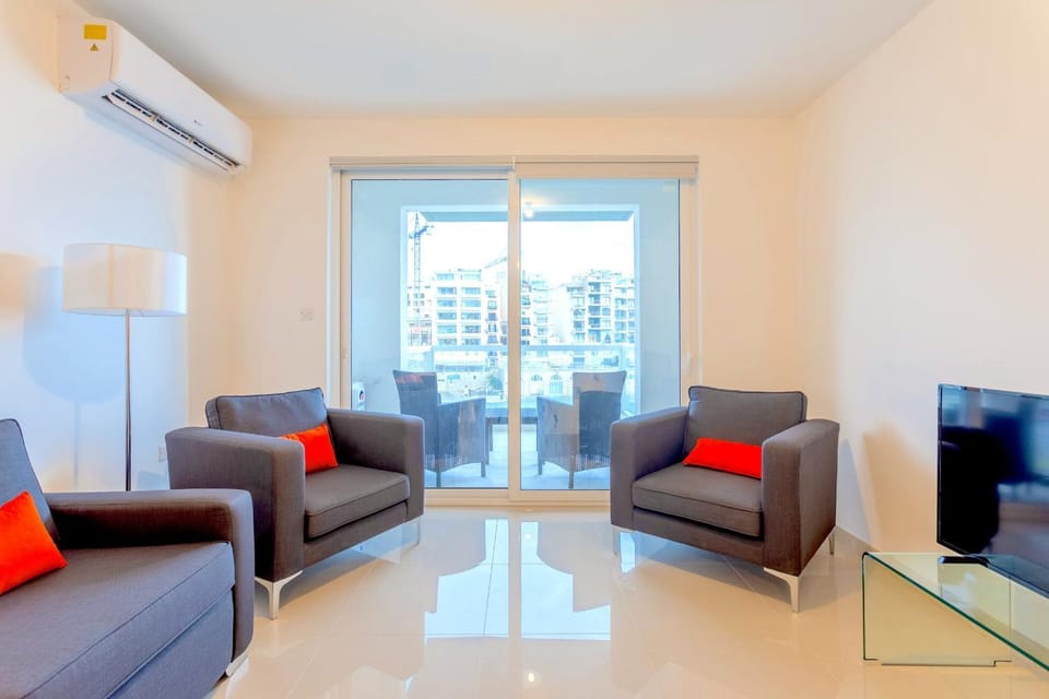TV and multimedia, Living room, Seating area, Evening entertainment, air conditioner