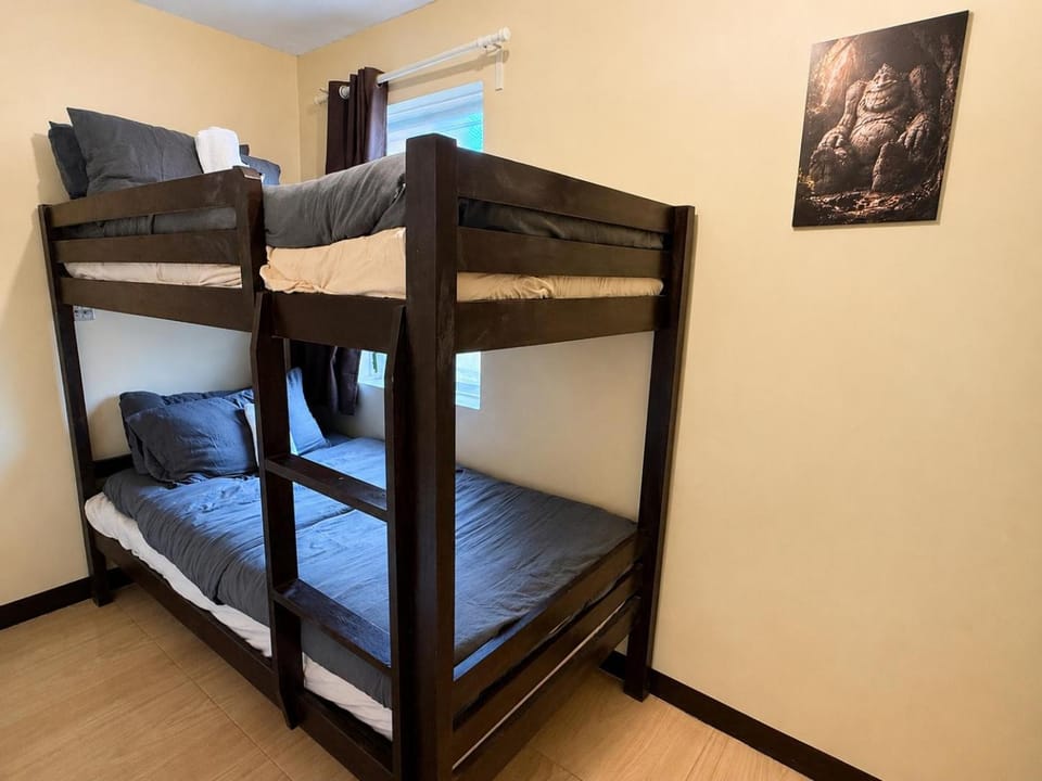 Bedroom, bunk bed