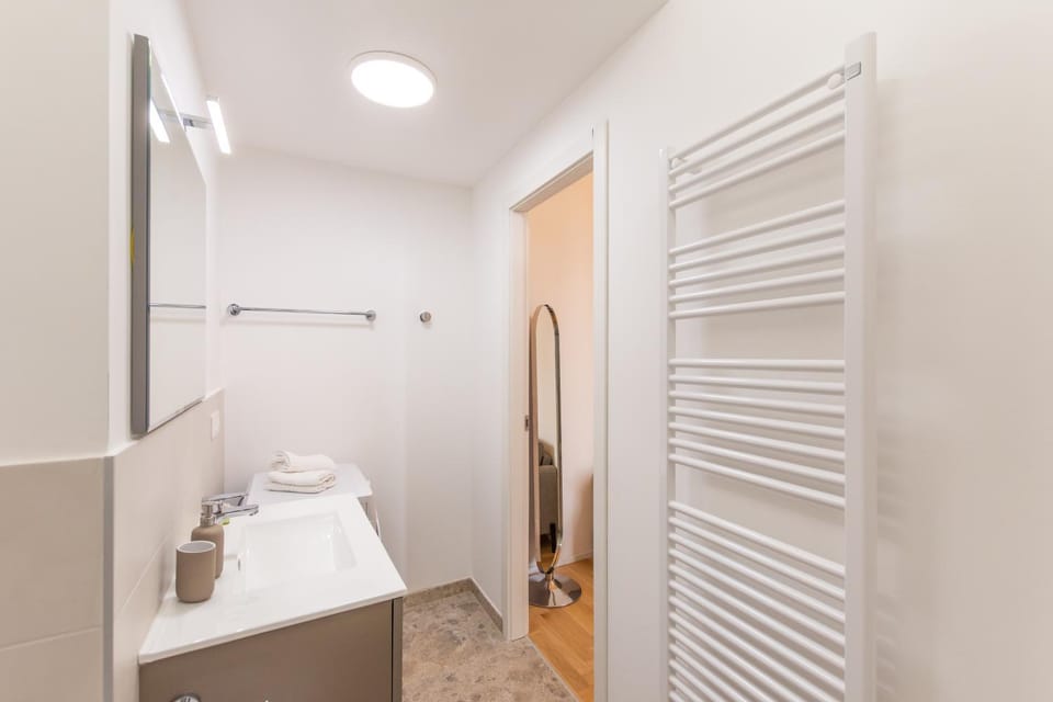 Shower, Bathroom, towels