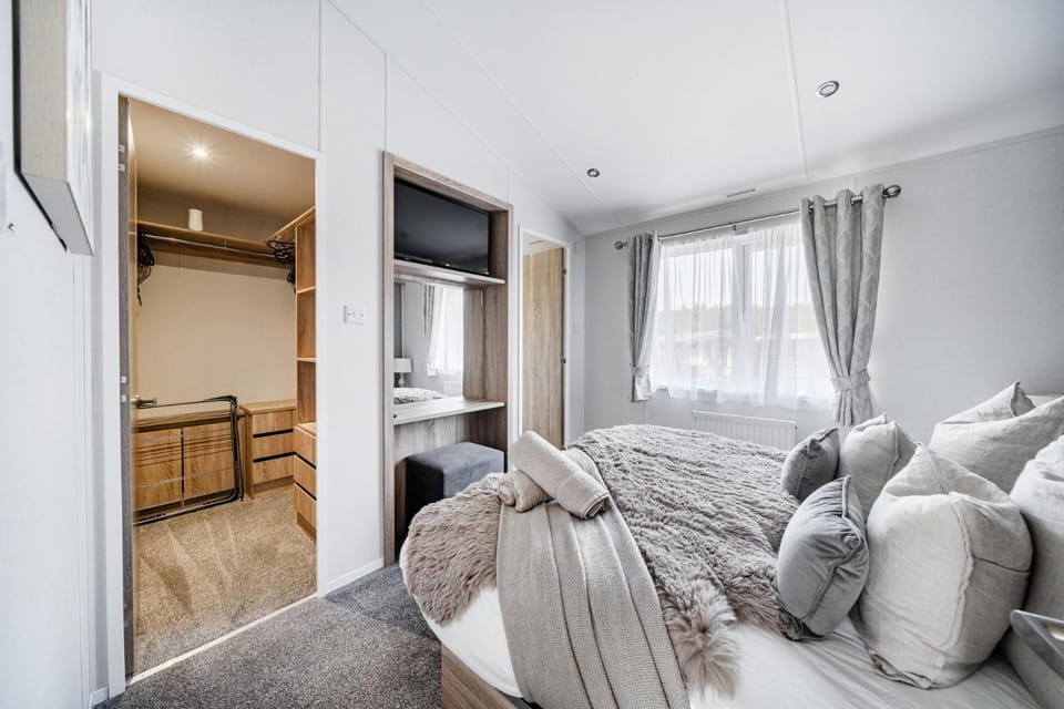 Bed, Bedroom, wardrobe