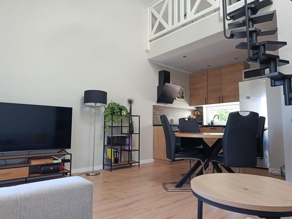 Communal lounge/ TV room, dishwasher, oven, toaster, kitchen