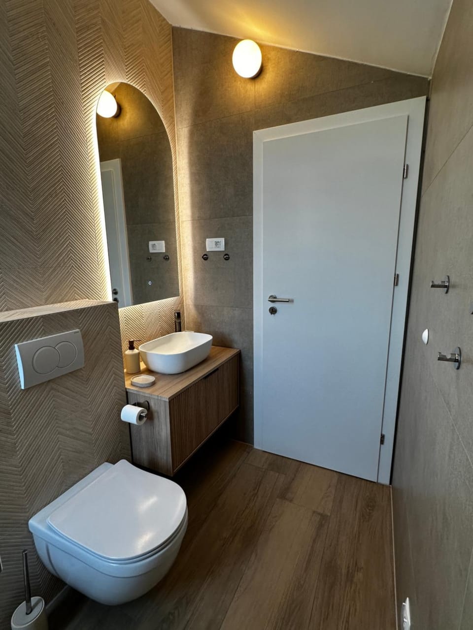 Toilet, Bathroom, towels