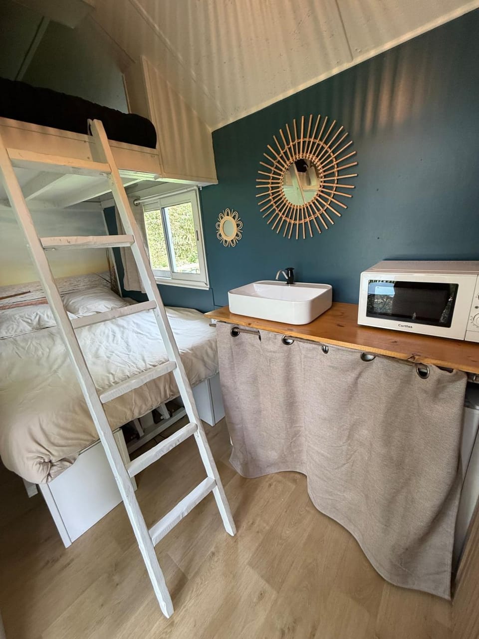 Photo of the whole room, Bedroom, microwave