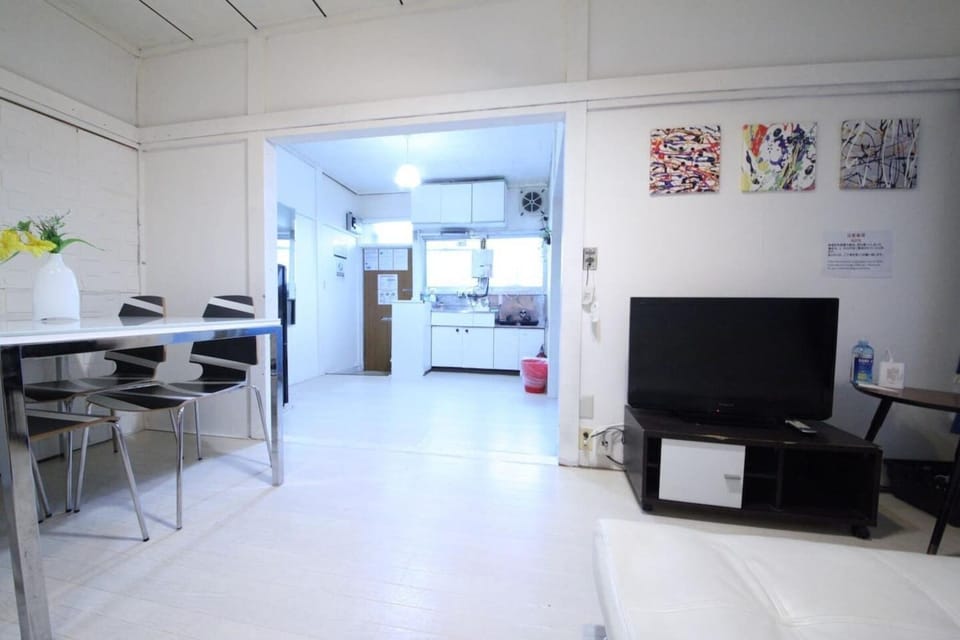 TV and multimedia, Kitchen or kitchenette, Living room, Dining area