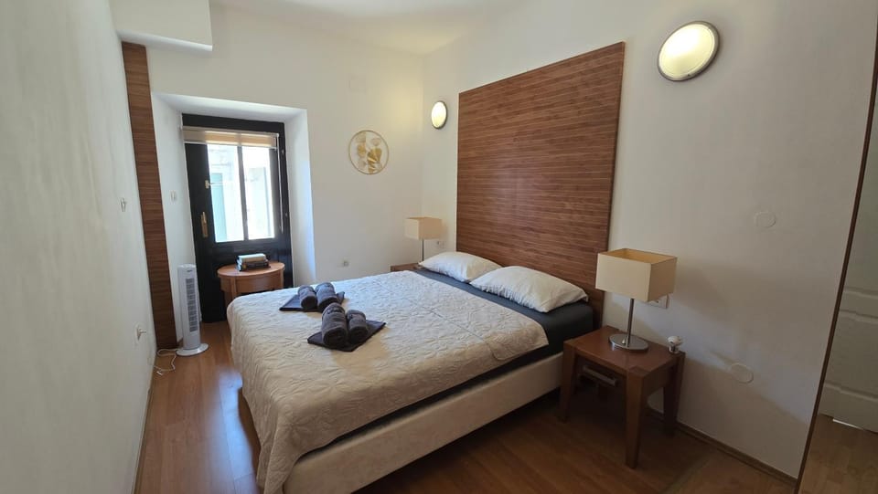 Bed, Photo of the whole room, Bedroom, towels, wardrobe