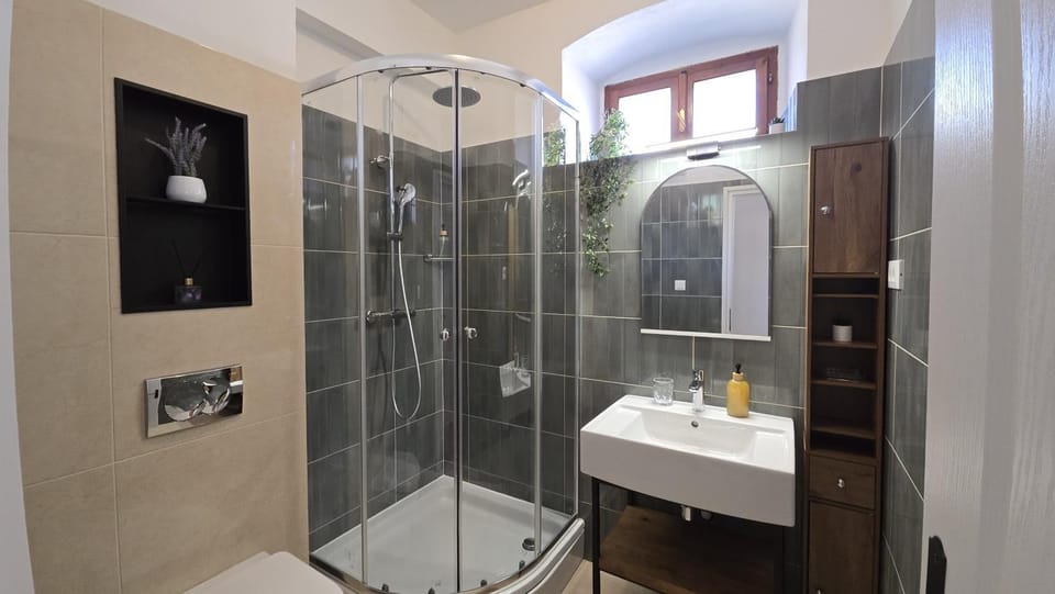 Shower, Toilet, Bathroom