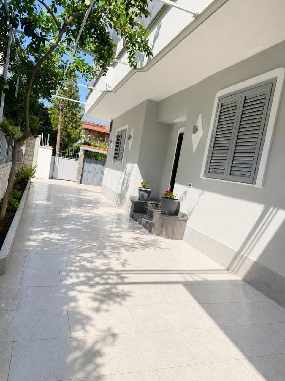 Property building, Neighbourhood
