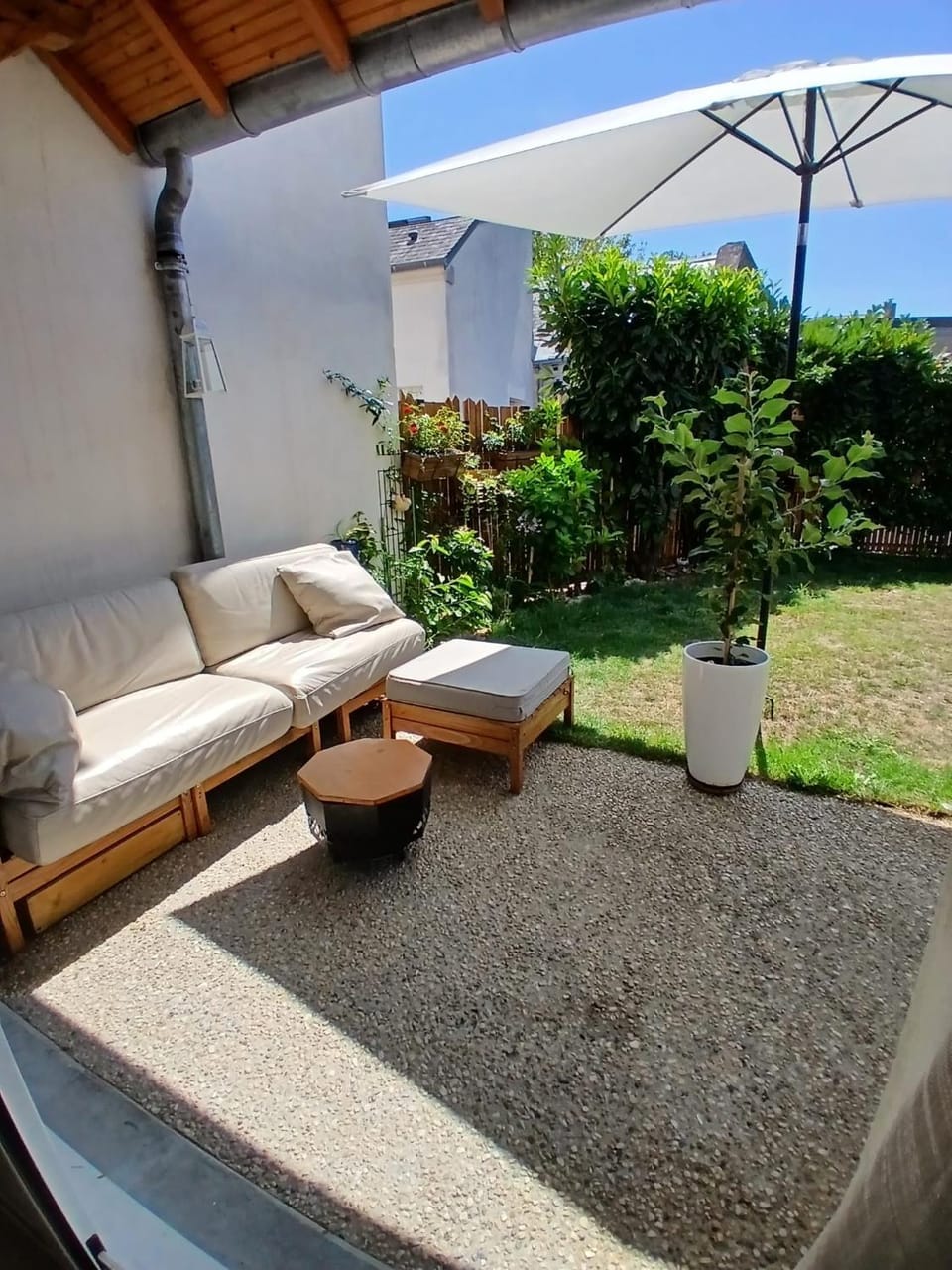 Patio, Day, Natural landscape, Garden, View (from property/room), Balcony/Terrace, Living room, Garden view, sunbed