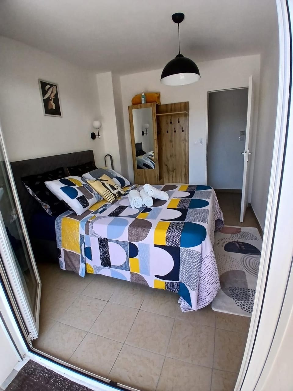 Bed, Photo of the whole room, Bedroom