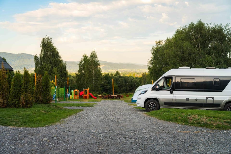 Slow Camp pod Bieniatka - namioty & Camper Park Campground/ 
RV Resort in Poland