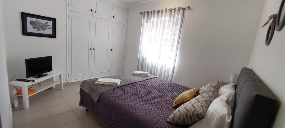 Bed, TV and multimedia, Bedroom, towels, wardrobe