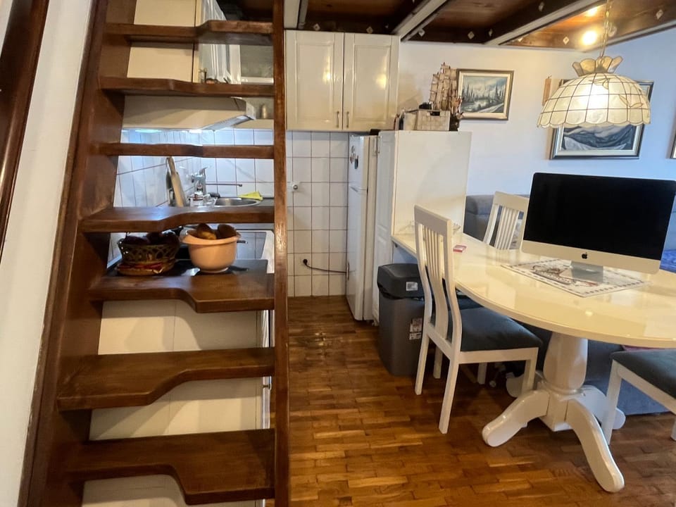 Upscale Live-In Apartment Apartment in Sveti Stefan