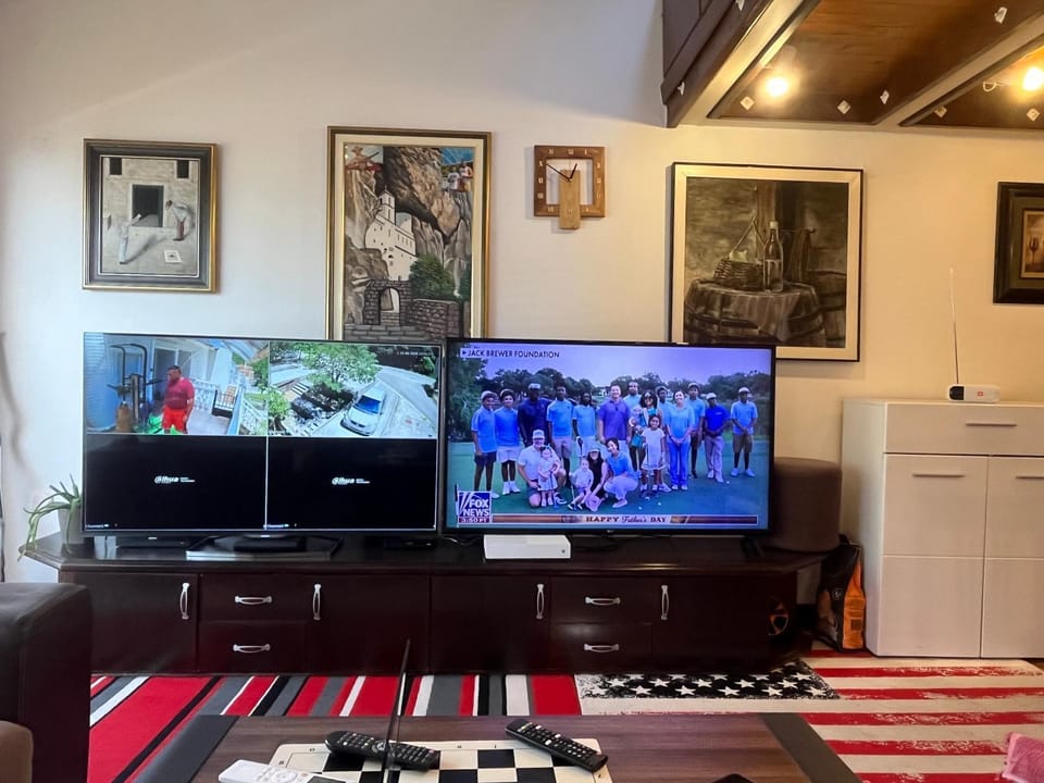 Upscale Live-In Apartment Apartment in Sveti Stefan
