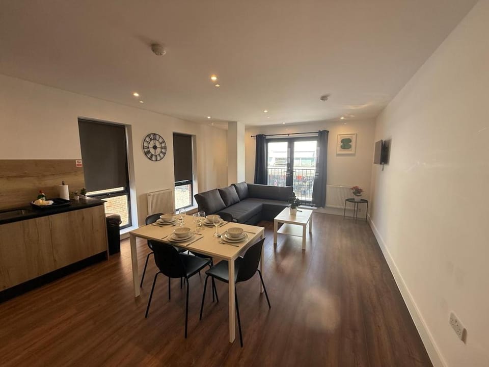 Contemporary, Spacious, Southend-on-Sea Apartment Apartment in Southend-on-Sea