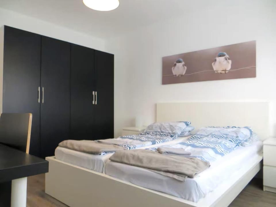 Bed, Photo of the whole room, Bedroom, wardrobe