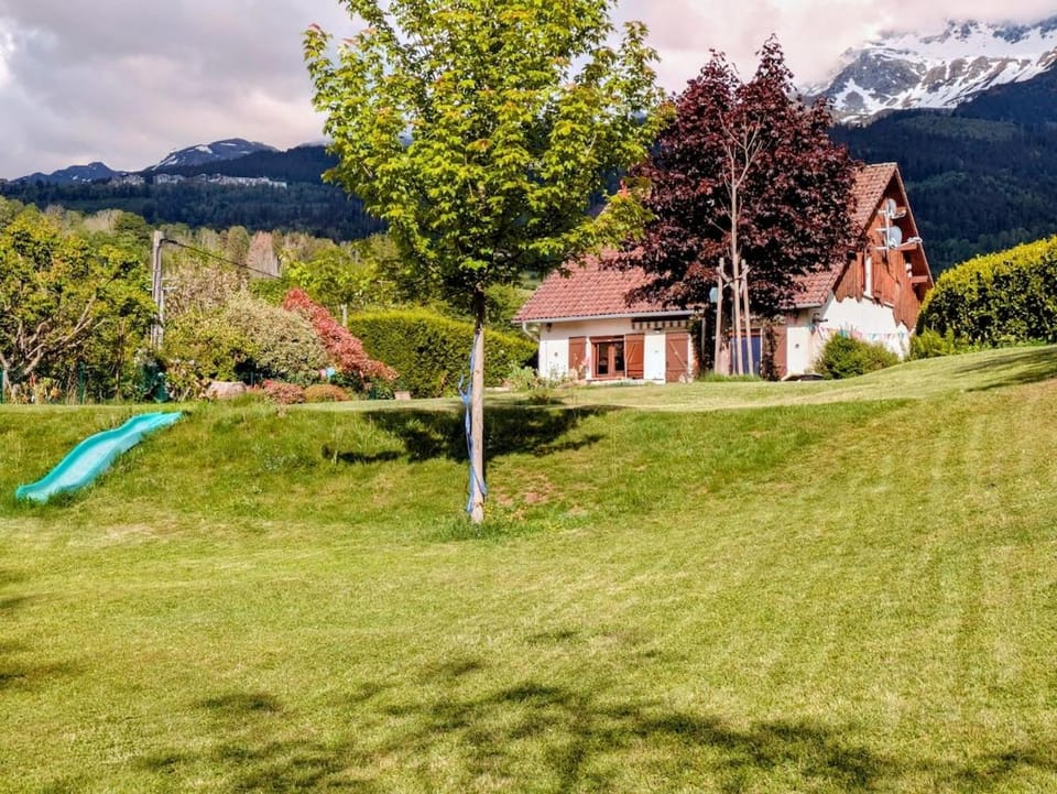Property building, Garden, Garden view, Mountain view