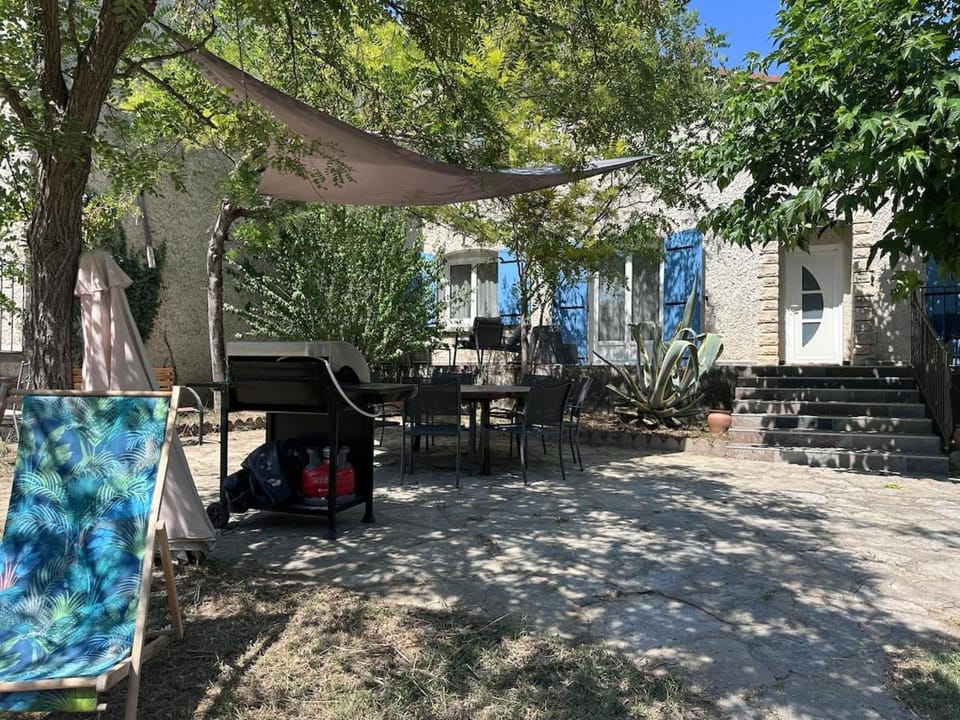 Patio, Day, Garden, Dining area, Garden view