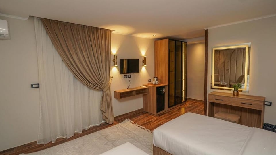 Bed, TV and multimedia, Photo of the whole room, Bedroom, wardrobe