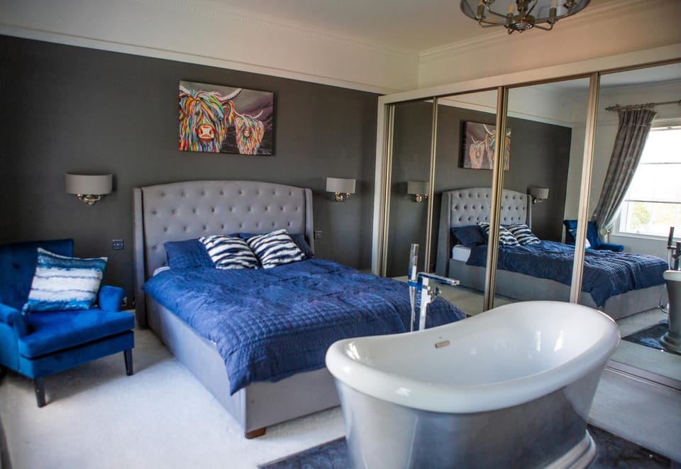 Bed, Seating area, Bedroom, Bath