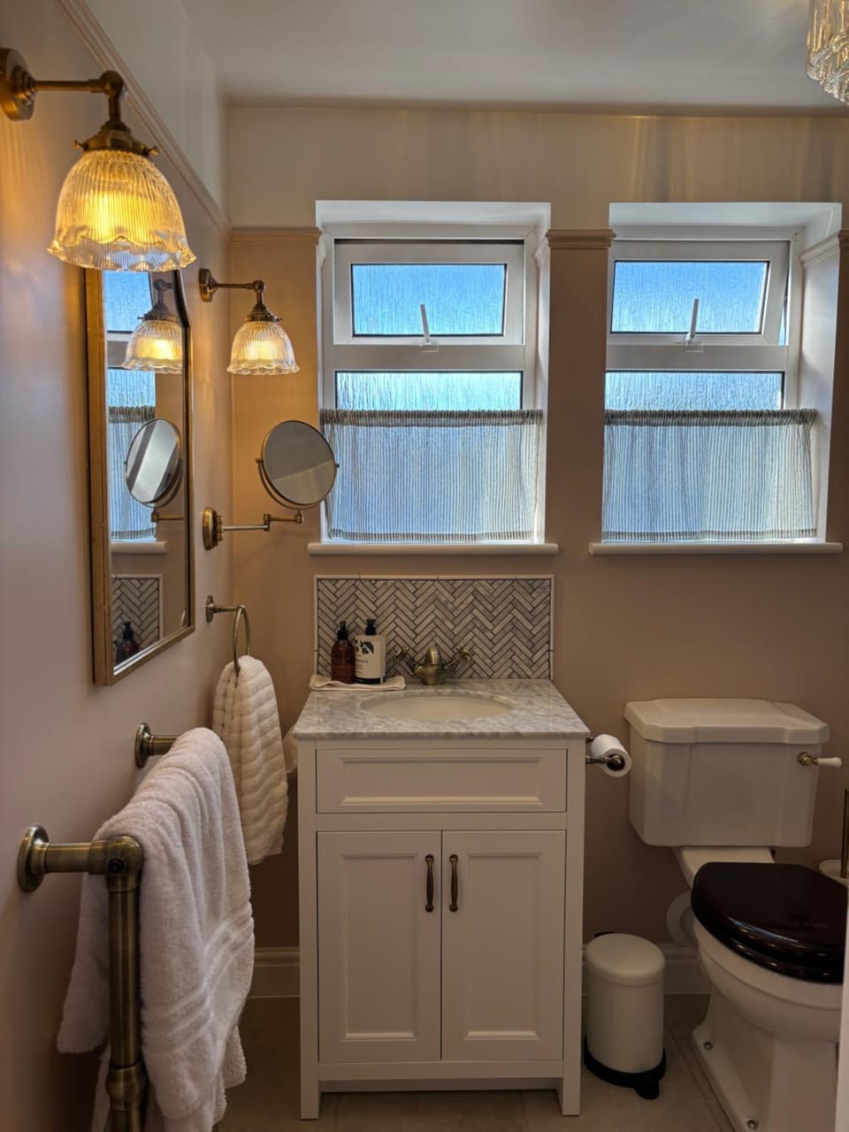 Bright Private Room in Home with Gorgeous Shared Bathroom & Parking Vacation rental in England