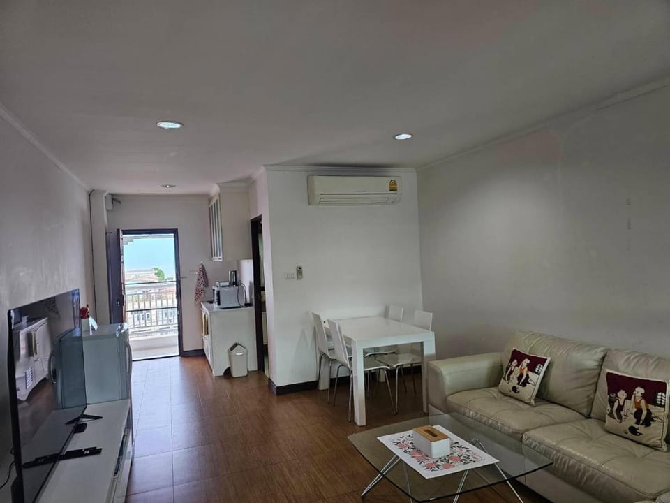 TV and multimedia, Kitchen or kitchenette, Living room, Photo of the whole room, Dining area, kitchen, air conditioner
