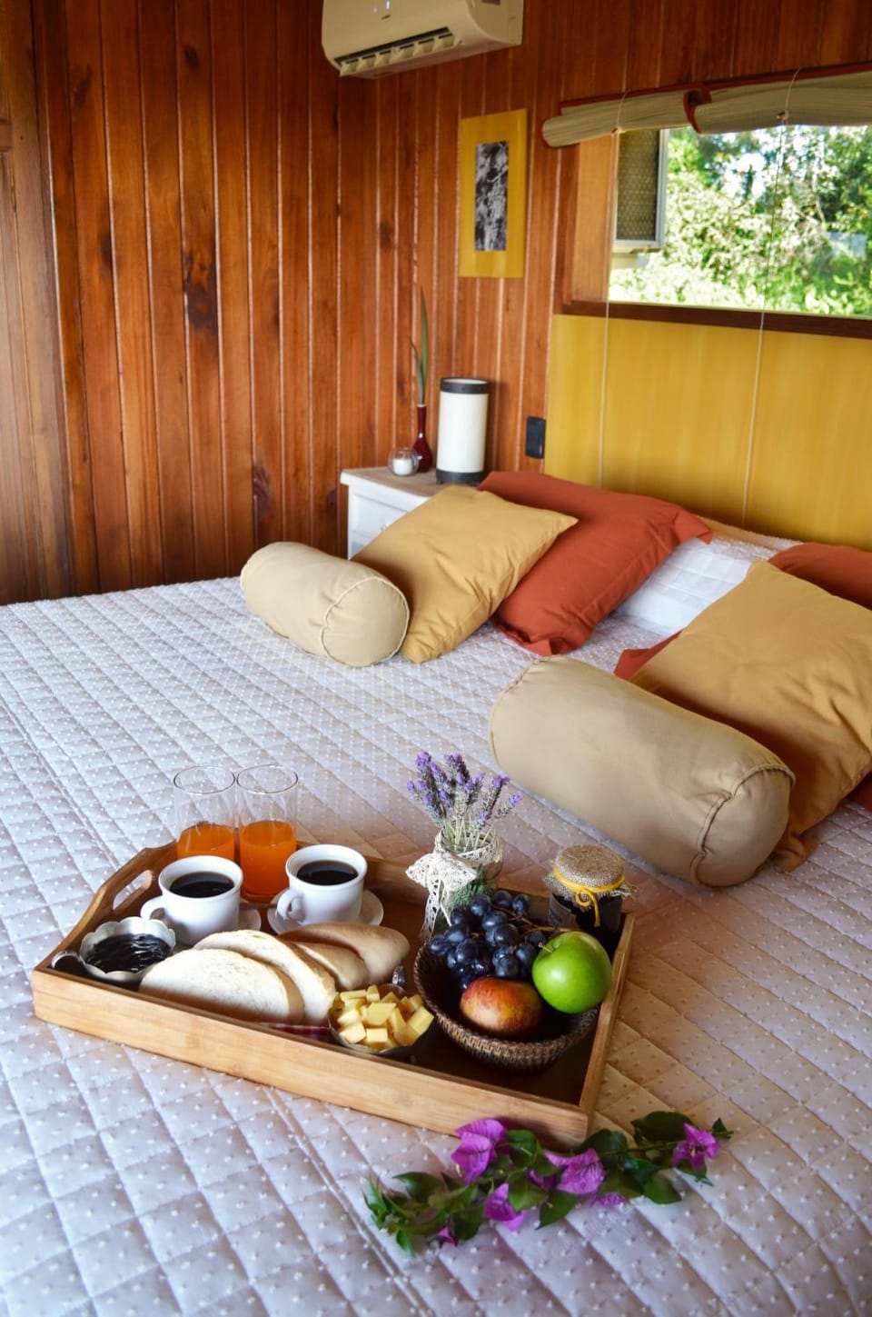 Bed, Continental breakfast