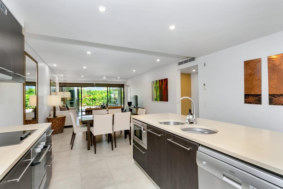 Kitchen or kitchenette, Dining area, dishwasher, minibar, pet friendly, stove