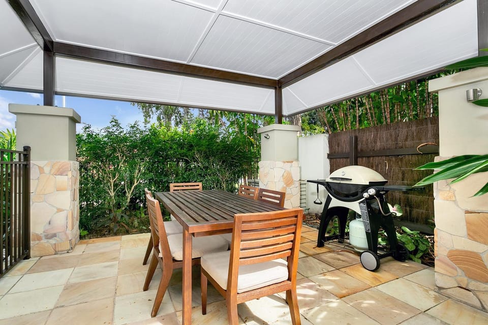 Patio, Day, Garden