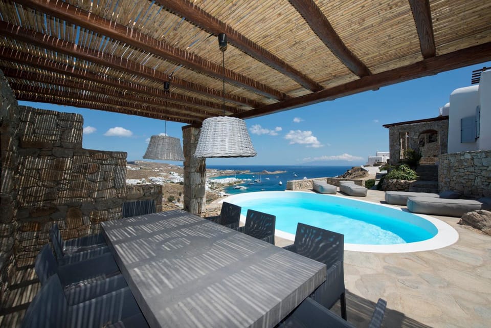 Patio, Day, Swimming pool