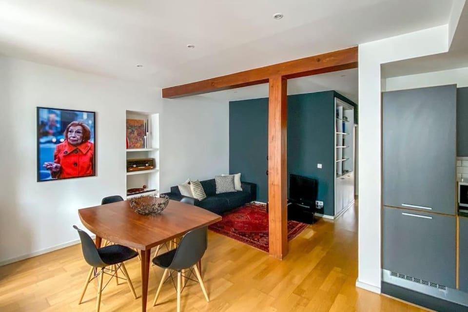 TV and multimedia, Kitchen or kitchenette, Living room, Seating area, Dining area