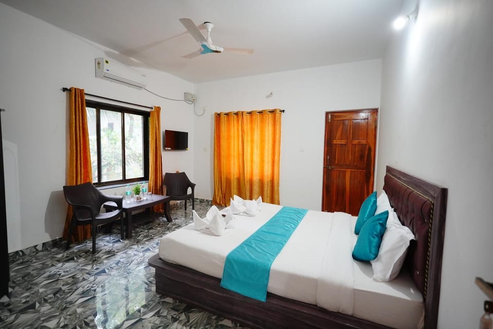 Bed, Living room, Photo of the whole room, Bedroom