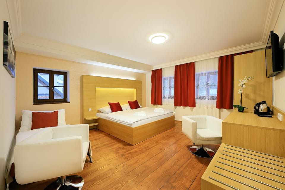 Bed, TV and multimedia, Coffee/tea facilities, Photo of the whole room, Seating area, Bedroom
