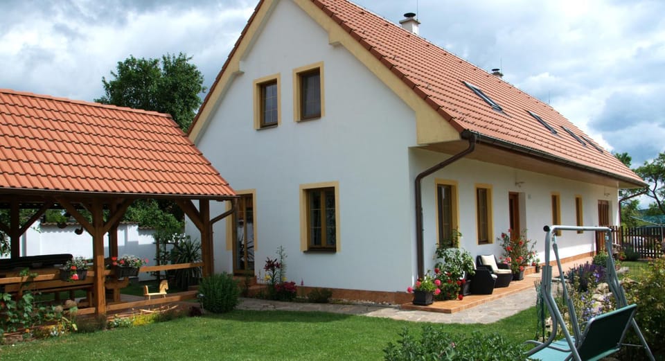 Facade/entrance, Garden