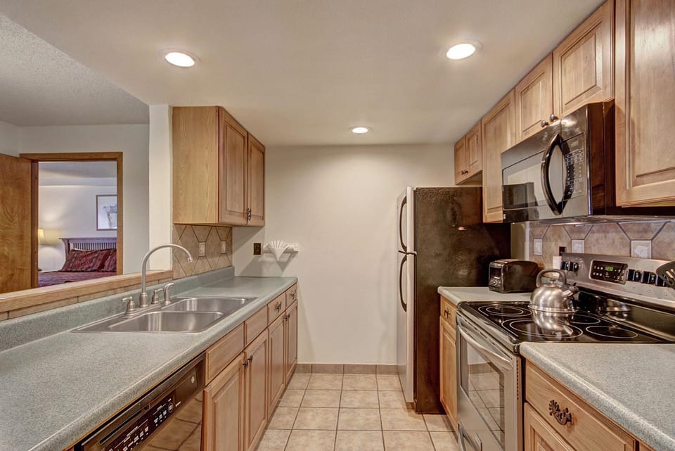 VS643 Village Square Apartment in Summit County
